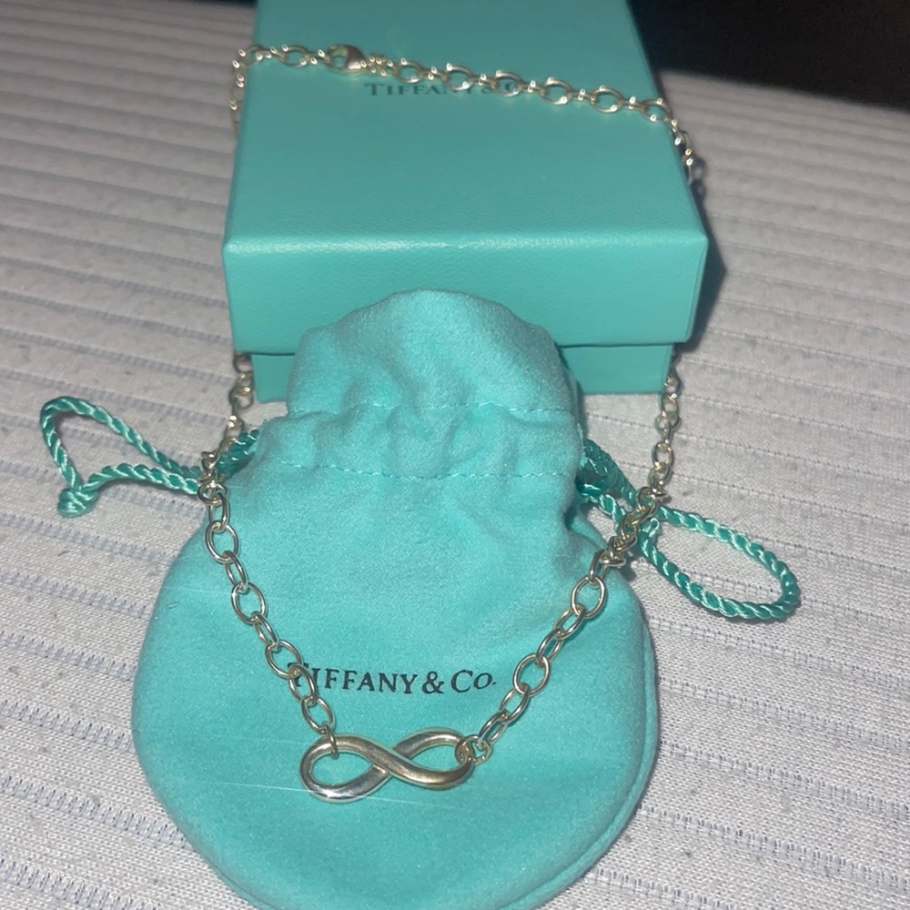 Tiffany&Co infinity necklace